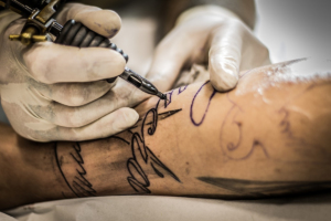 Tatuajes en la Guardia Civil: normativa vigente en 2021